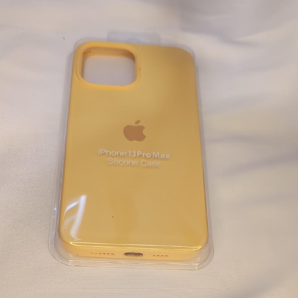 Apple iPhone 13 Pro Max Silicone Case - Bright Yellow